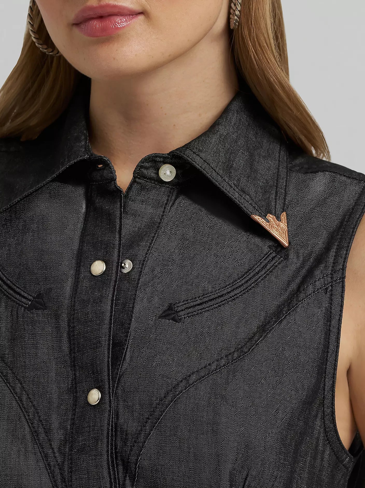 LADIES LAINEY WILSON BLACK SLEEVELESS SHIRT