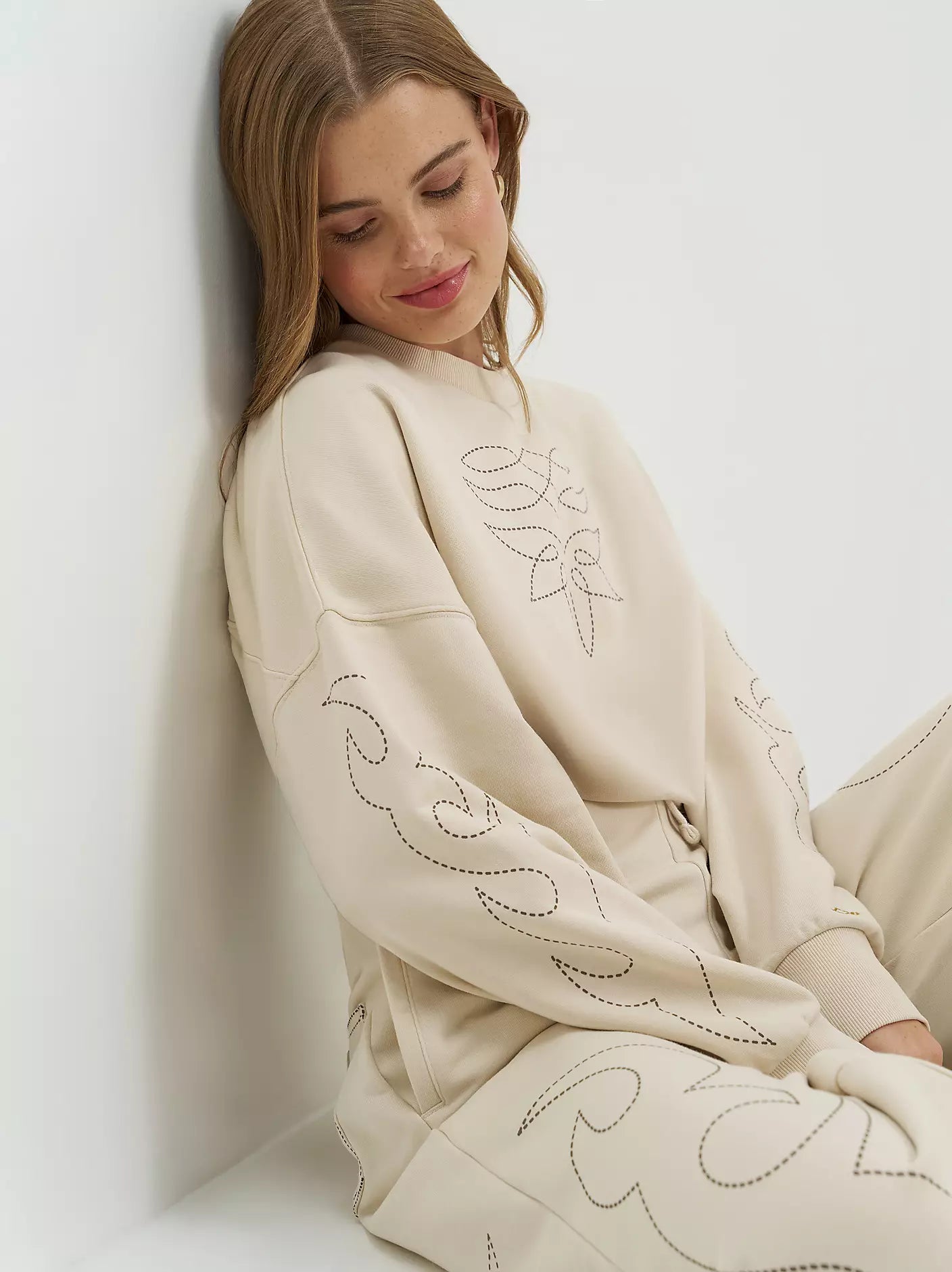 LADIES WRANGLER x LAINEY WILSON SWEATSHIRT