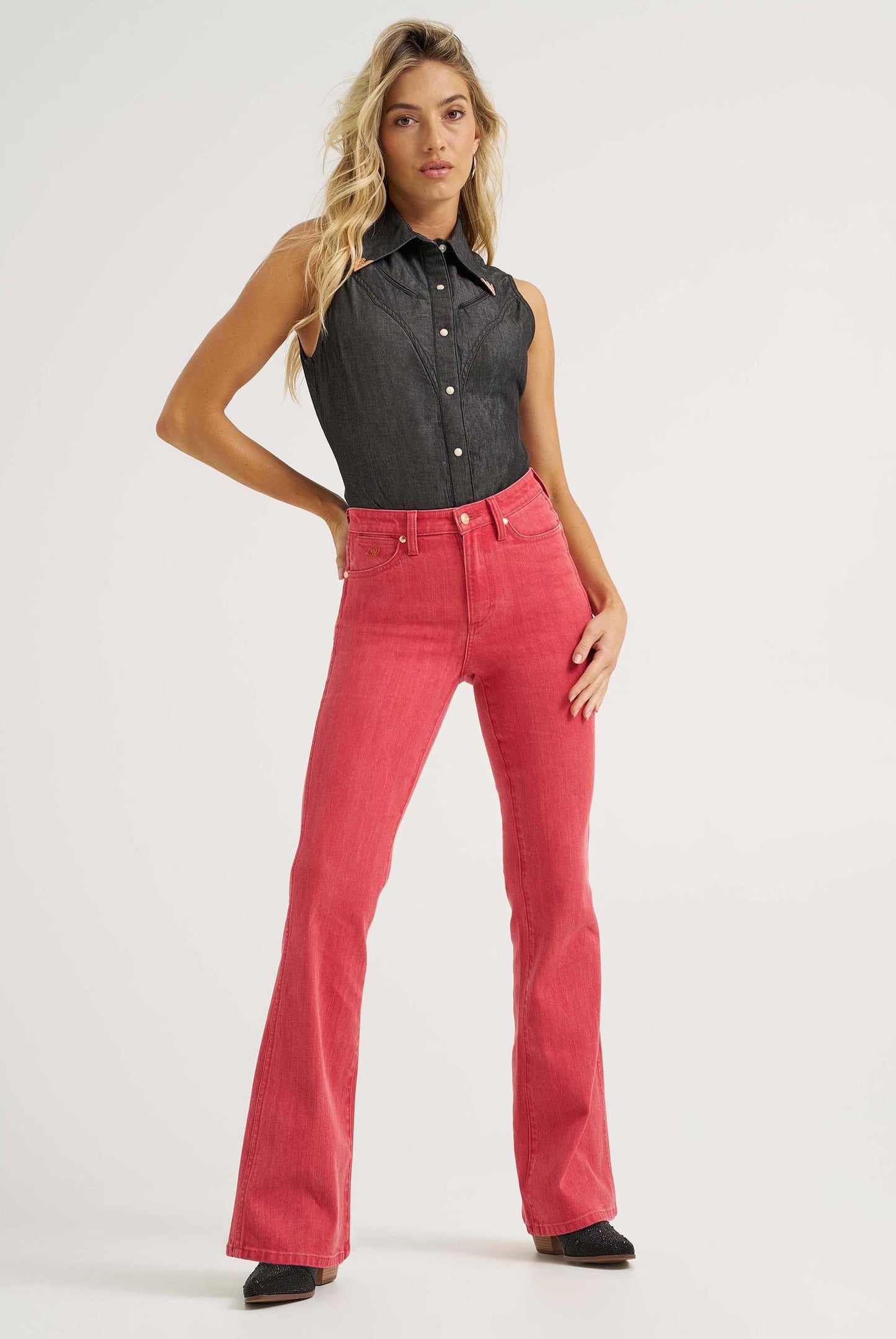 LADIES LAINEY WILSON BLACK SLEEVELESS SHIRT