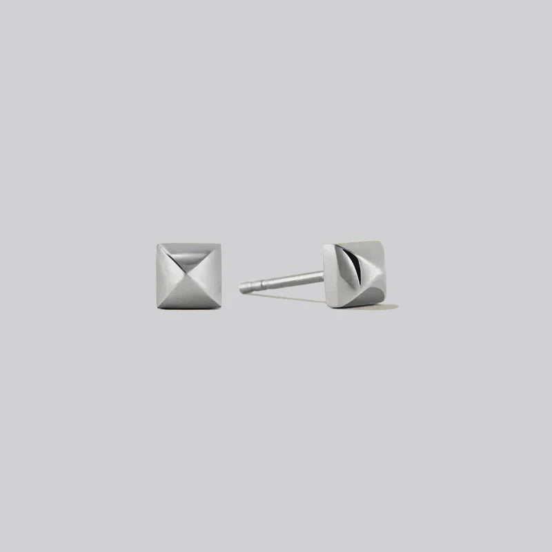 PYRAMID STUDS