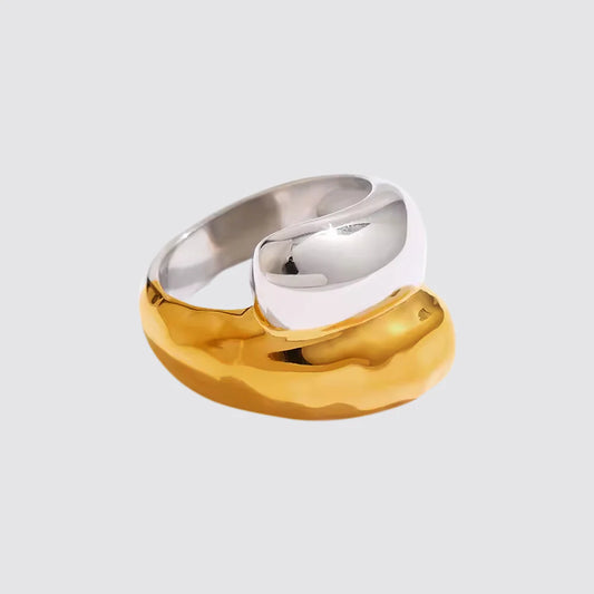 TWO TONE HUG RING