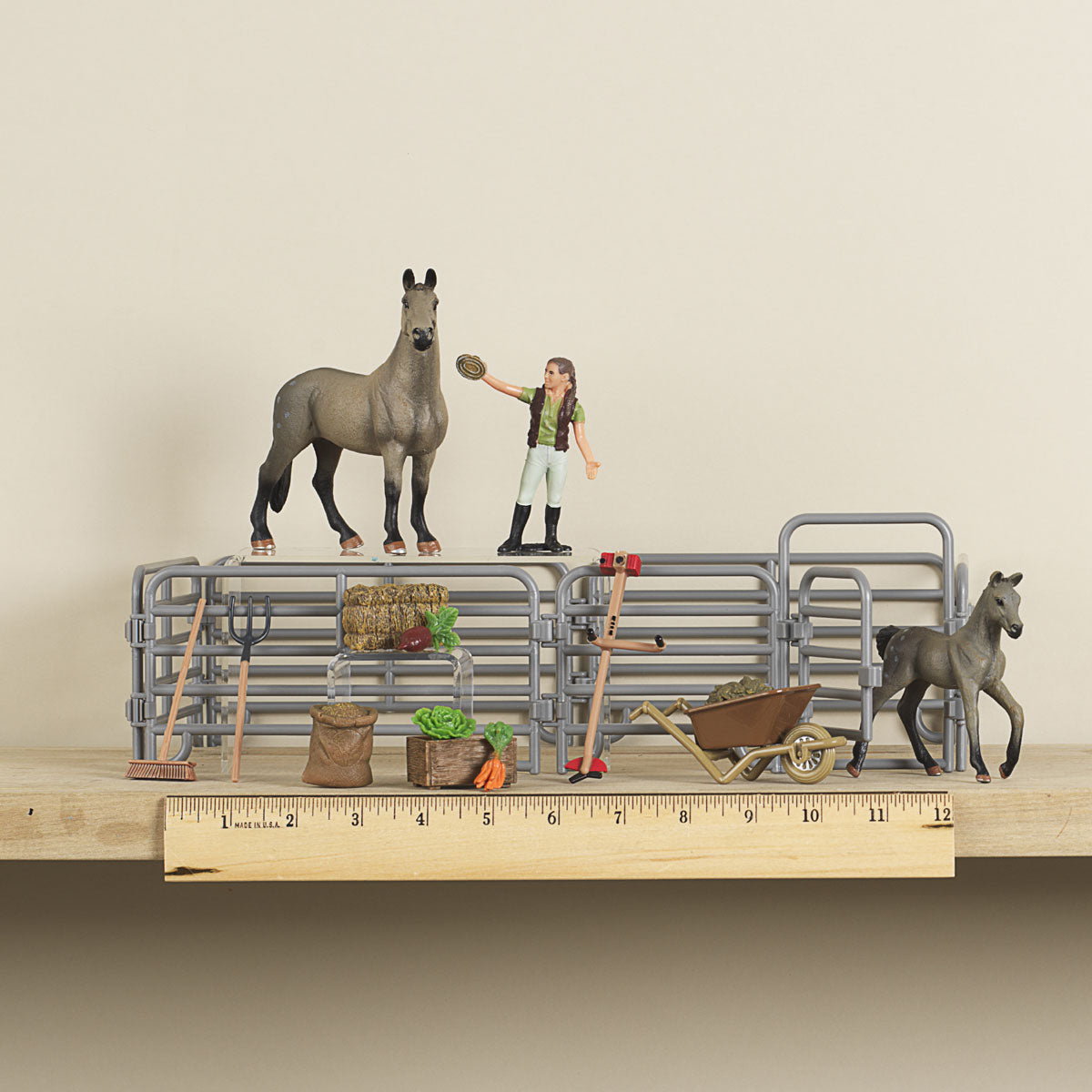 BARNYARD HORSE CORRAL